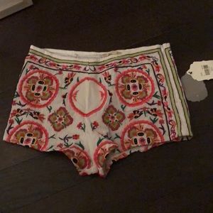 Tags on! Embroidered colorful shorts